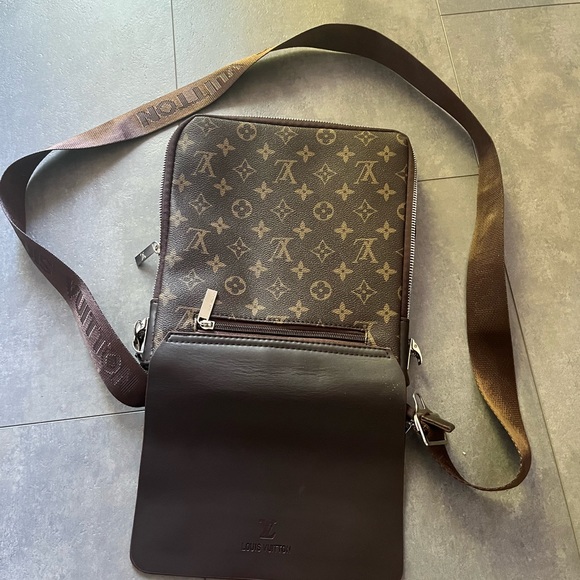 Louis Vuitton Monogram Macassar Magnetic Messenger Bag - Picture 2 of 6